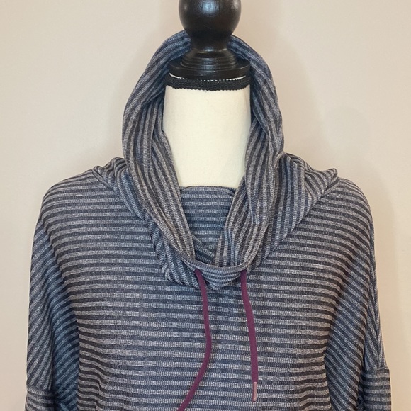 Mondetta cowl neck long sleeve drawstring hi lo kangaroo pocket top workout - Picture 3 of 9